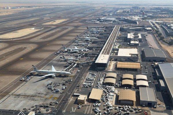 حمله موشکی نیروهای مقاومت یمن به فرودگاه أبها در عربستان حمله موشکی نیروهای مقاومت یمن به فرودگاه أبها در عربستان سعودی