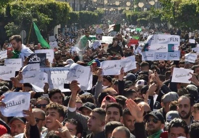 ادامه تظاهرات مردمی در الجزایر ادامه تظاهرات مردمی در الجزایر