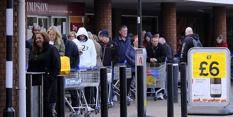 شیوع کرونا ، انتقاد مقامات انگلیسی از هجوم مردم به فروشگاه ها