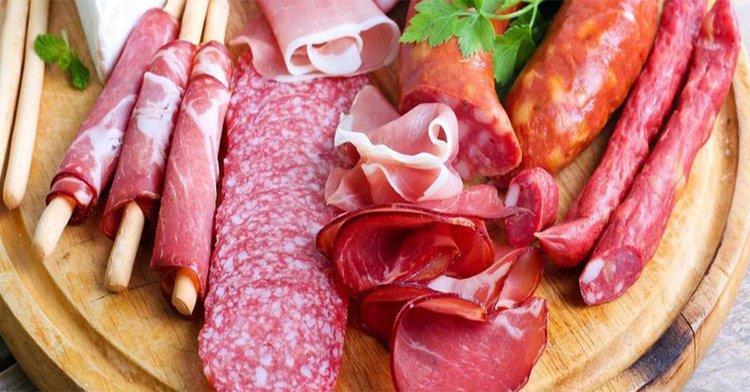 مردم به جای مرغ و گوشت، کالباس ارزان قیمت می خورند! مردم به جای مرغ و گوشت، کالباس ارزان قیمت می خورند!