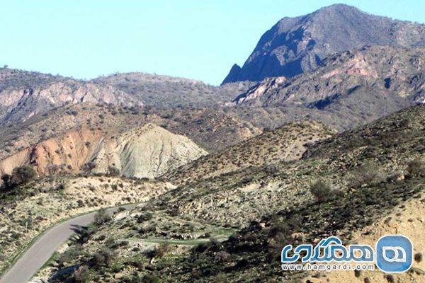 گنبد نمکی مورجان یکی از جاذبه های طبیعی استان فارس است