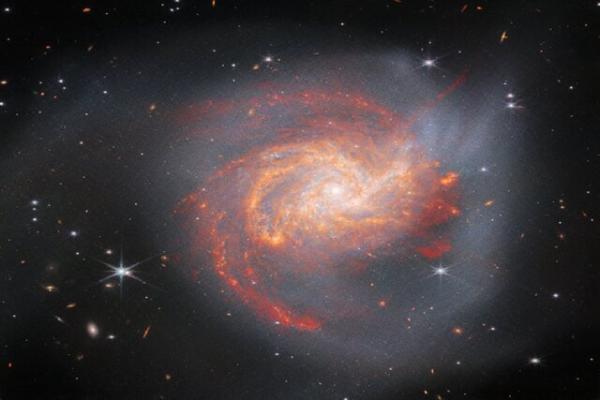 برخورد دو کهکشان غول پیکر از نگاه تلسکوپ جیمز وب، عکس